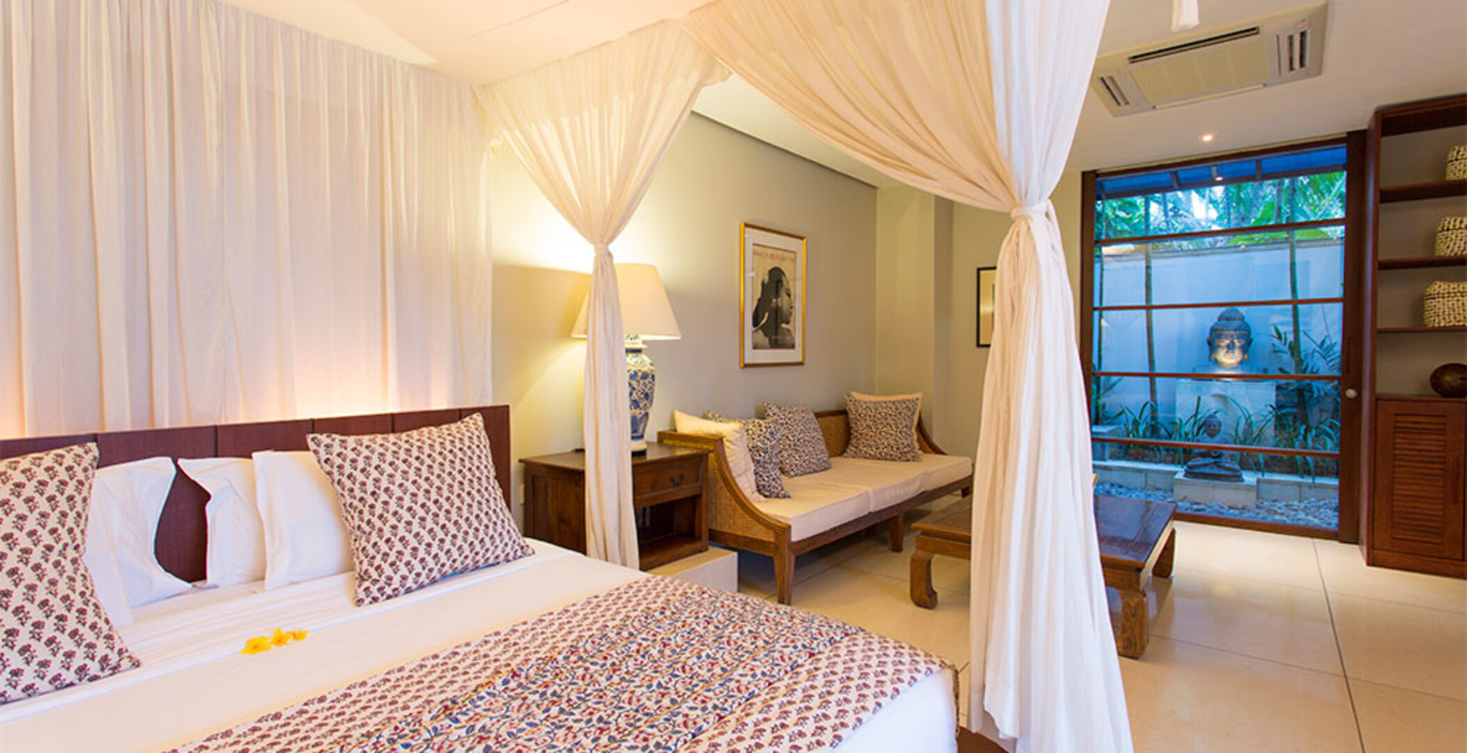 Bali'de Sahile Yakın Lüks Villa Kiralama, Bali Villa 1008