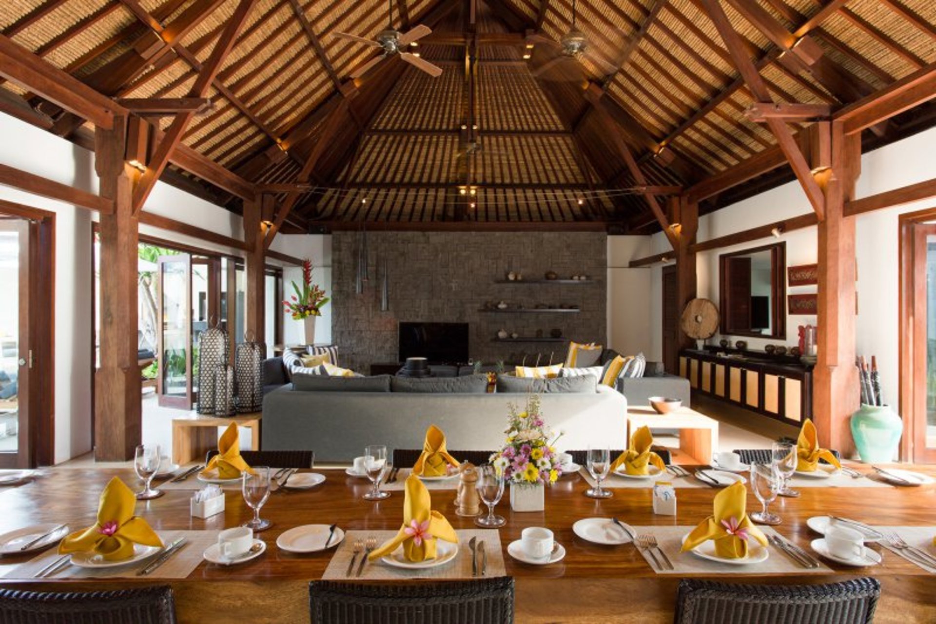 Bali'de Sahile Yakın Lüks Villa Kiralama, Bali Villa 1008
