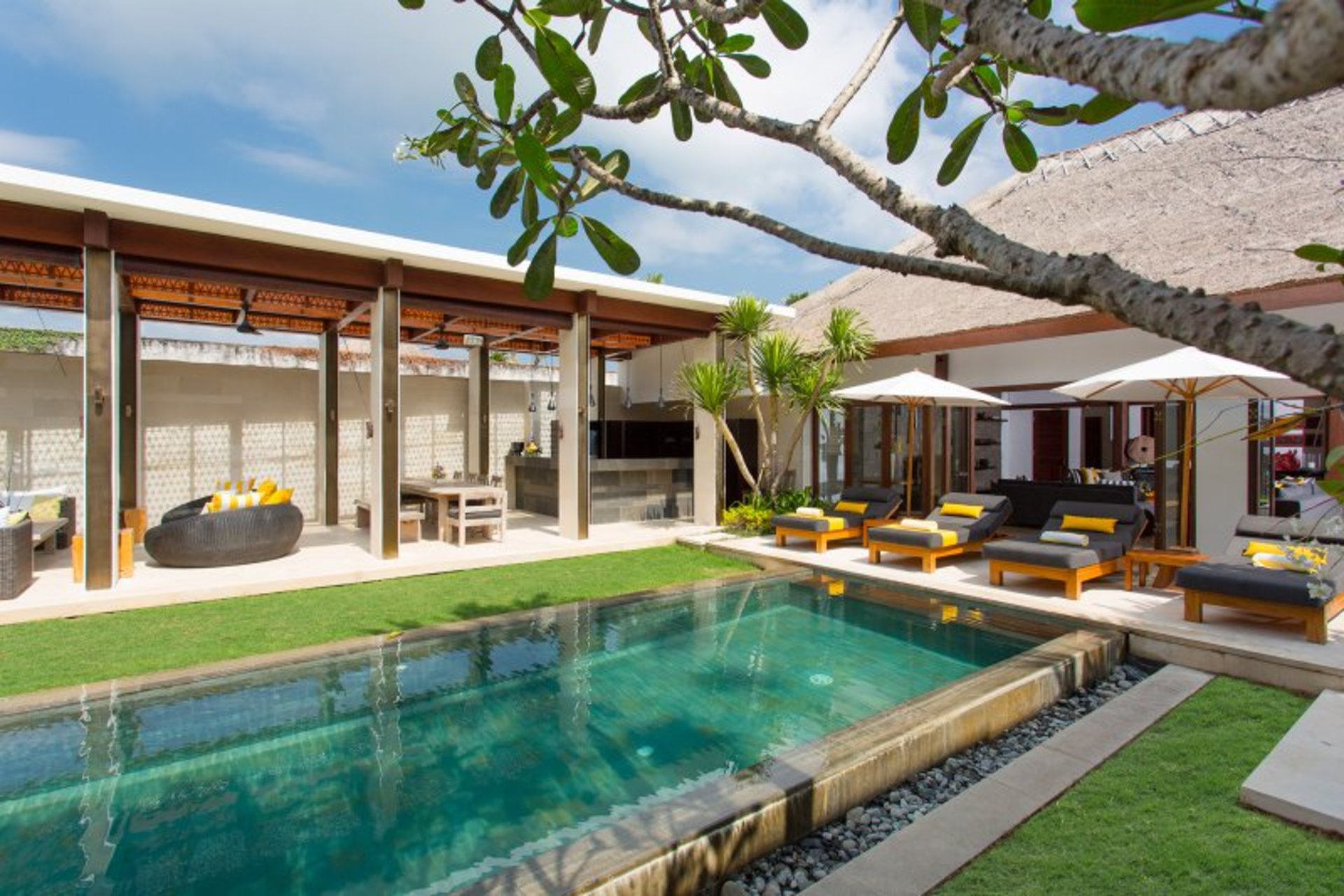 Bali'de Sahile Yakın Lüks Villa Kiralama, Bali Villa 1008