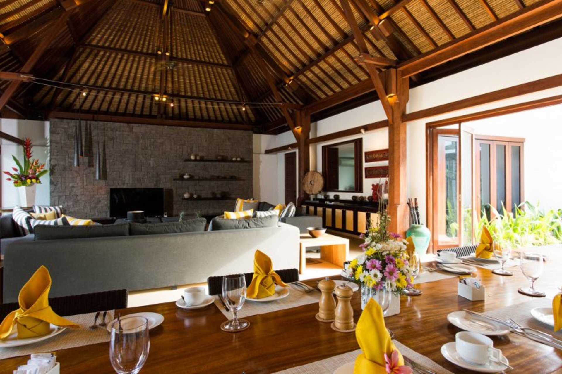 Bali'de Sahile Yakın Lüks Villa Kiralama, Bali Villa 1008