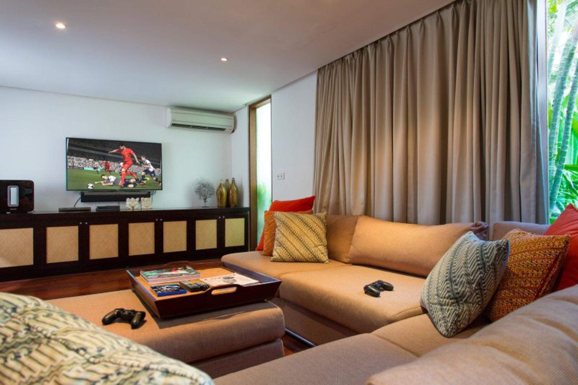 Bali'de Sahile Yakın Lüks Villa Kiralama, Bali Villa 1008