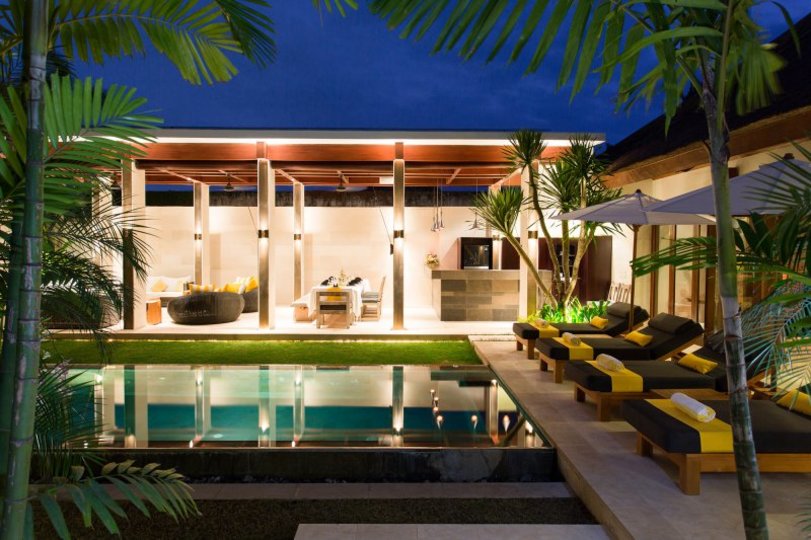 Bali'de Sahile Yakın Lüks Villa Kiralama, Bali Villa 1008