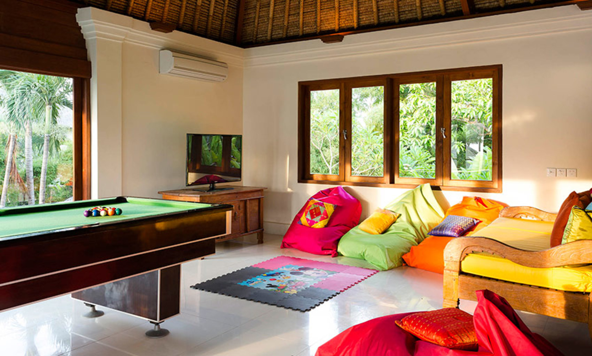 Resim Seseh-Tanah Lot, Villa Maridadi'deki Güzel Villanızda Özel Havuzunuzda Rahatlarken