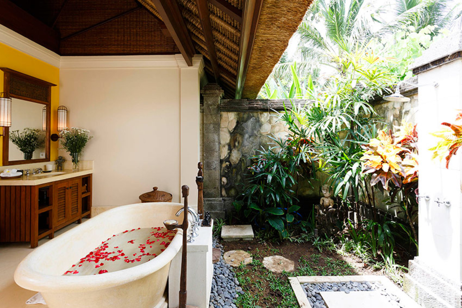 Resim Seseh-Tanah Lot, Villa Maridadi'deki Güzel Villanızda Özel Havuzunuzda Rahatlarken