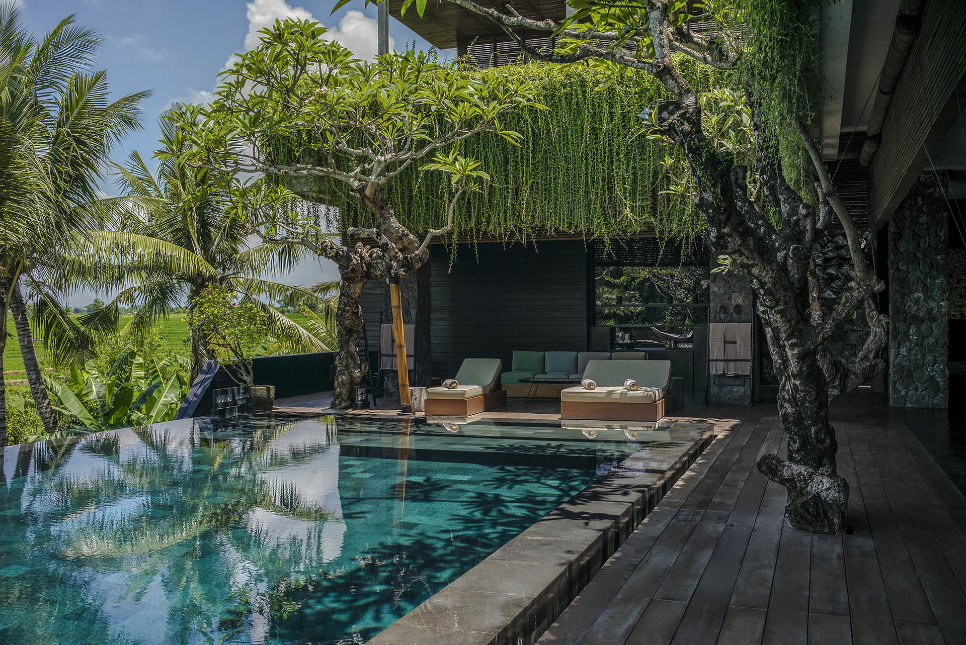 Sonunda Siz ve Aileniz Muhteşem Ekibiyle Lüks Bir Villa Kiralayabilirsiniz, Bali Villa 1028