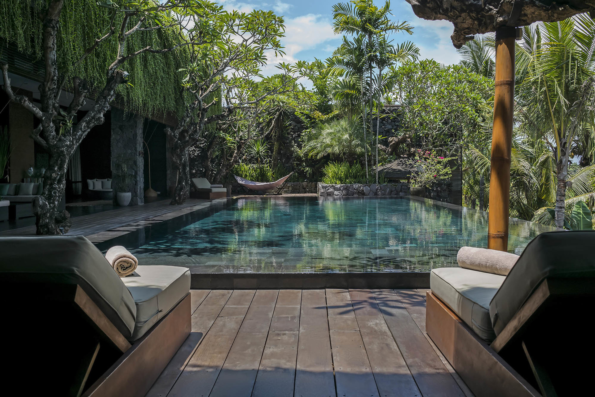 Sonunda Siz ve Aileniz Muhteşem Ekibiyle Lüks Bir Villa Kiralayabilirsiniz, Bali Villa 1028