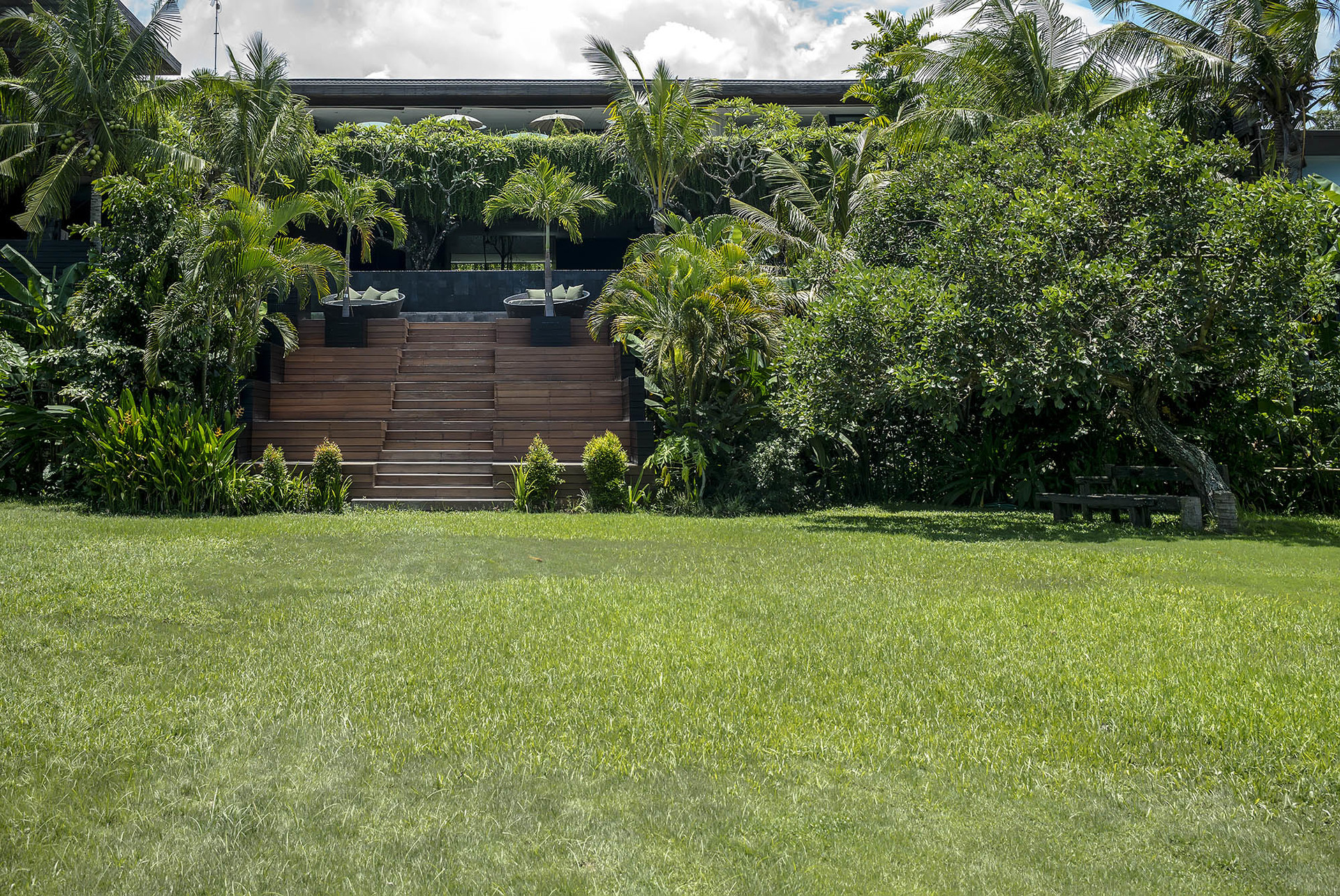 Sonunda Siz ve Aileniz Muhteşem Ekibiyle Lüks Bir Villa Kiralayabilirsiniz, Bali Villa 1028