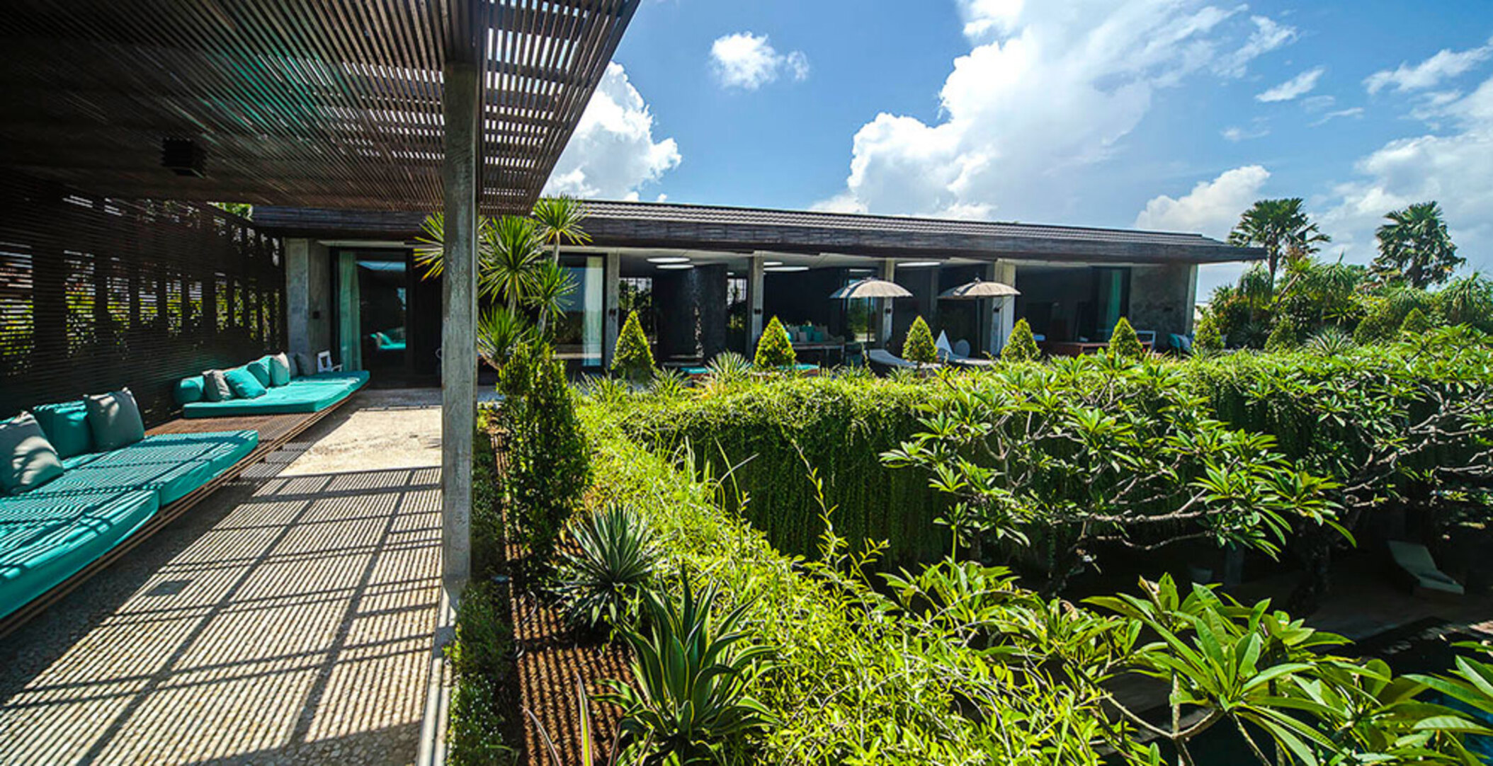 Sonunda Siz ve Aileniz Muhteşem Ekibiyle Lüks Bir Villa Kiralayabilirsiniz, Bali Villa 1028