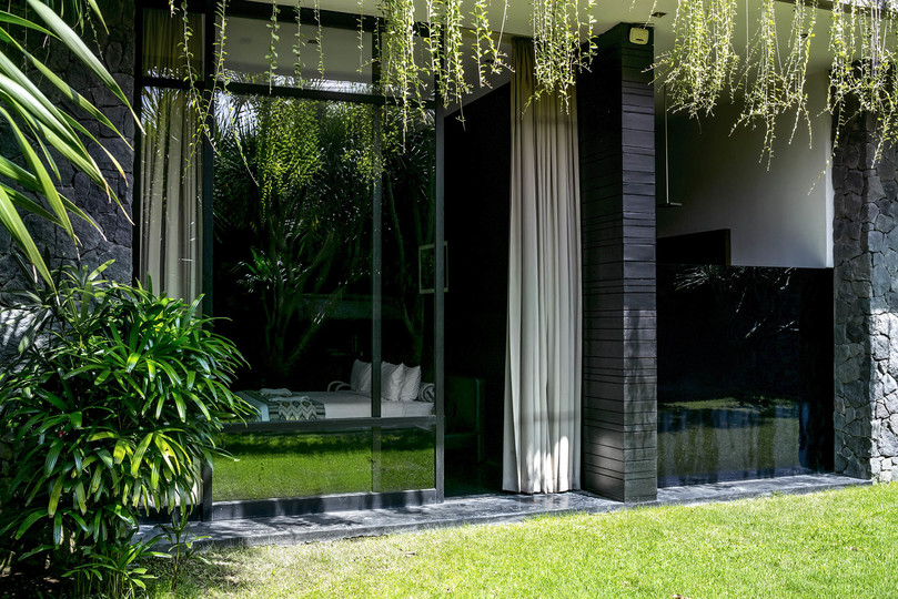 Sonunda Siz ve Aileniz Muhteşem Ekibiyle Lüks Bir Villa Kiralayabilirsiniz, Bali Villa 1028