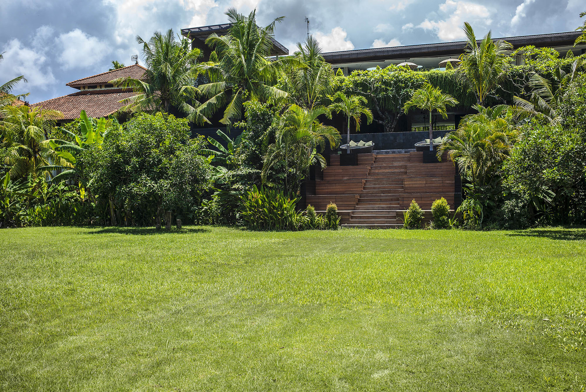 Sonunda Siz ve Aileniz Muhteşem Ekibiyle Lüks Bir Villa Kiralayabilirsiniz, Bali Villa 1028