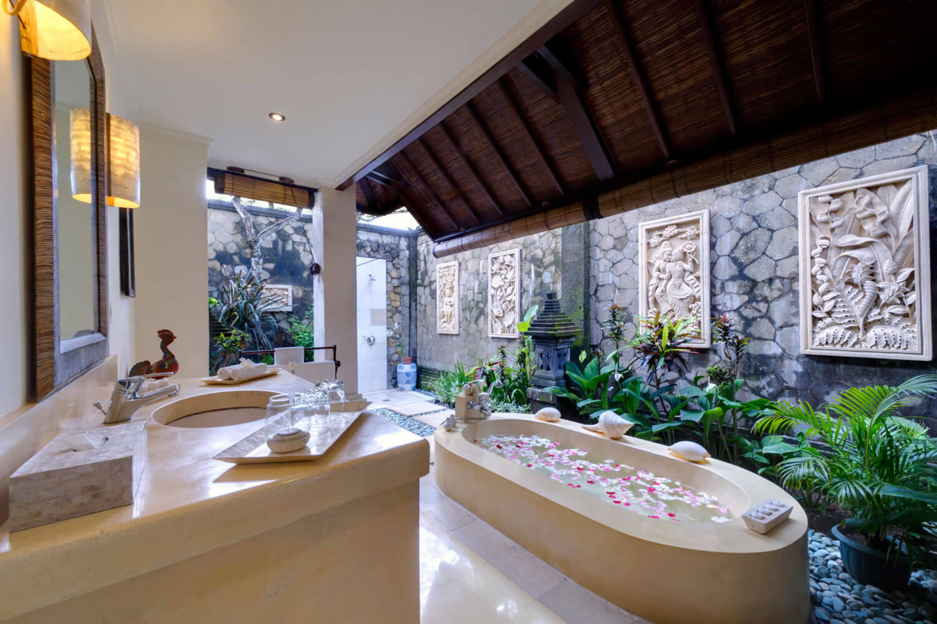 Bali'de Sahile Yakın Lüks Villa Kiralama, Bali Villa 1034