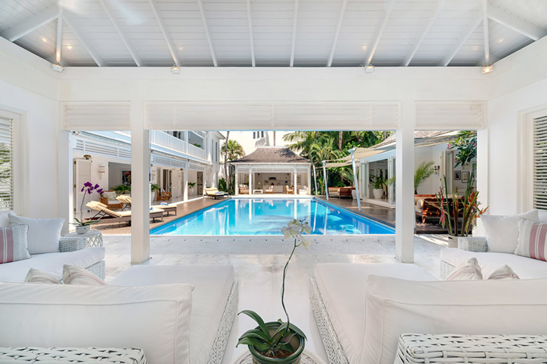 Bali'de Sahile Yakın Lüks Villa Kiralama, Bali Villa 1037