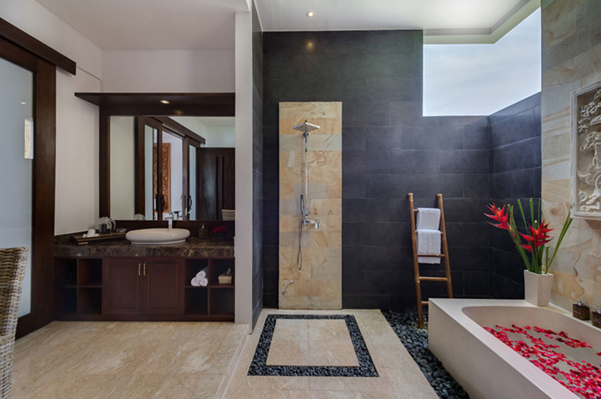 Bali'de Sahile Yakın Lüks Villa Kiralama, Bali Villa 1038