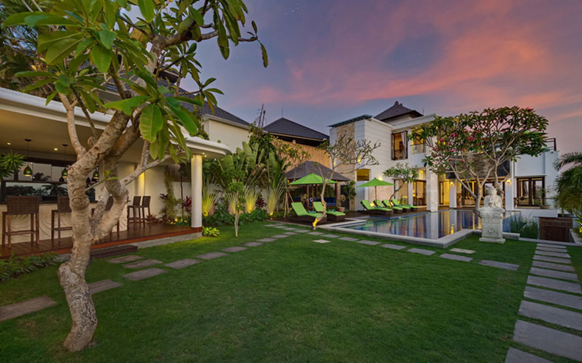 Bali'de Sahile Yakın Lüks Villa Kiralama, Bali Villa 1038