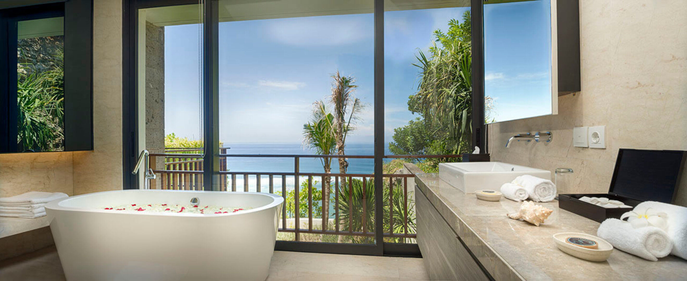 Bali'de Sahile Yakın Lüks Villa Kiralama, Bali Villa 1082