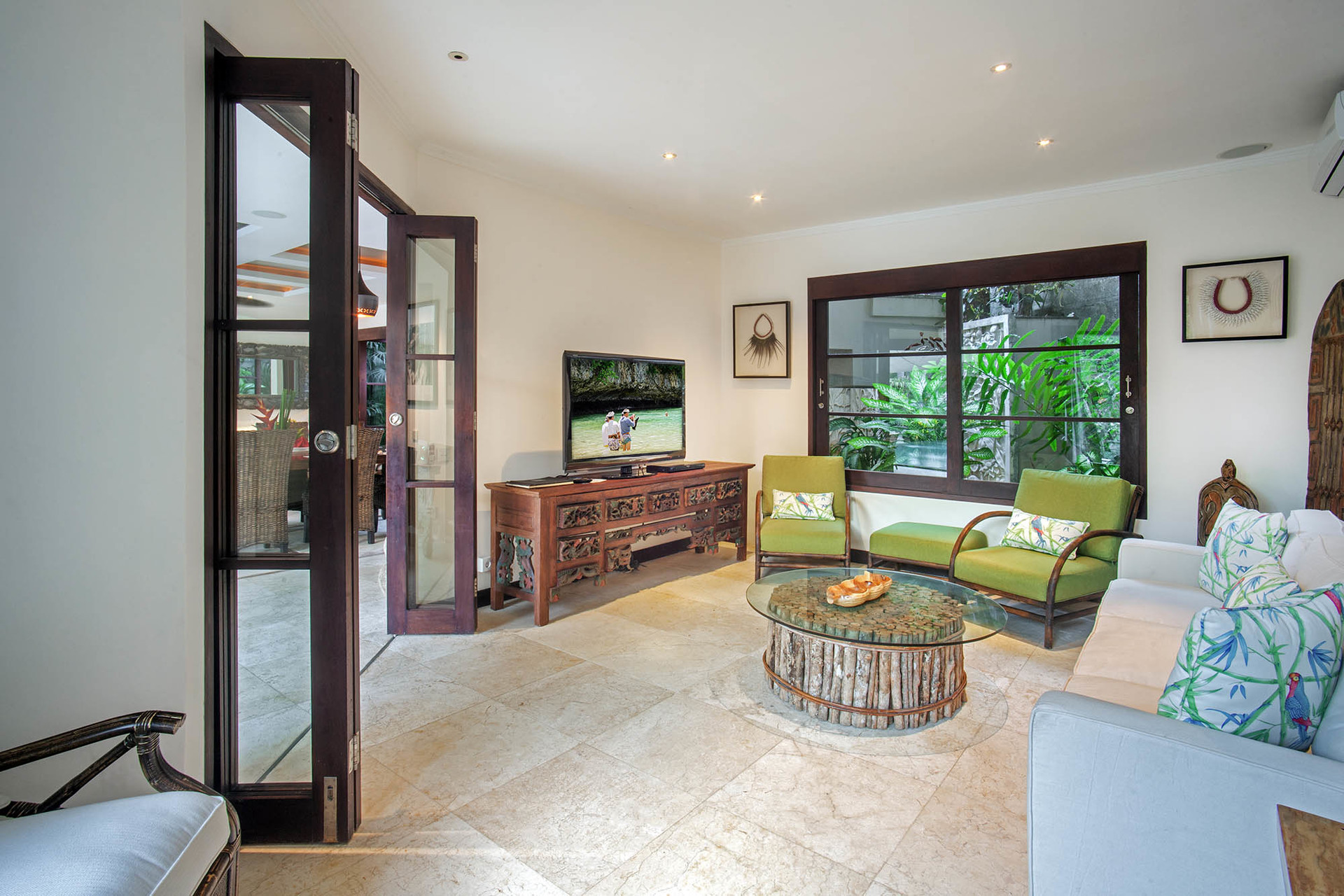 Bali'de Huzurlu Vaha: 4 Yatak Odalı Villa Kaçamağı, 1110