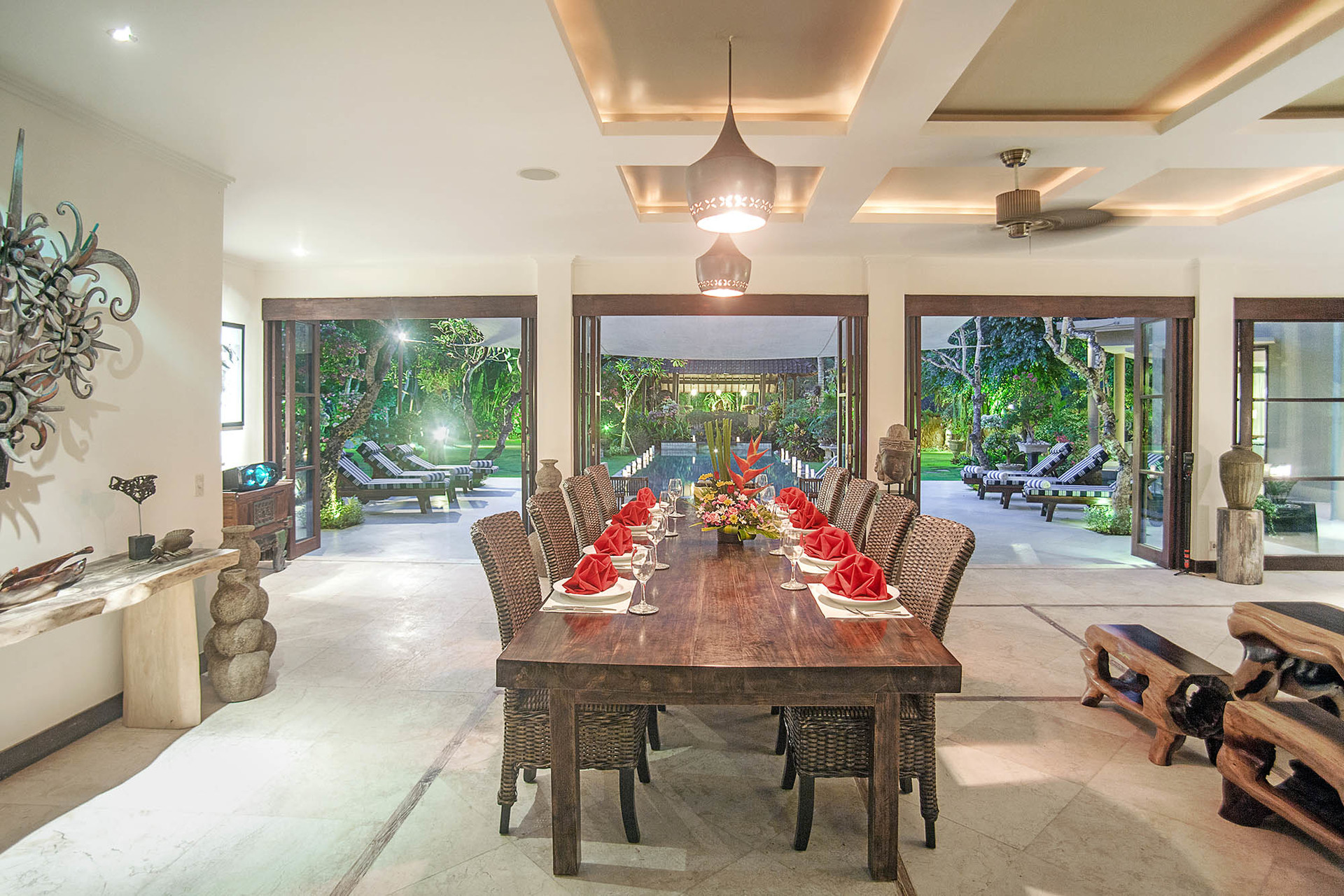 Bali'de Huzurlu Vaha: 4 Yatak Odalı Villa Kaçamağı, 1110