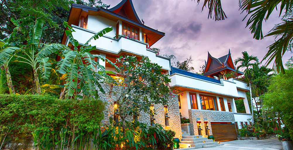 Siz ve Aileniz, bu 4 yatak odalı Lüks Phuket Villa, 1008'de kalarak Rüya gibi bir Tatil geçireceksiniz.