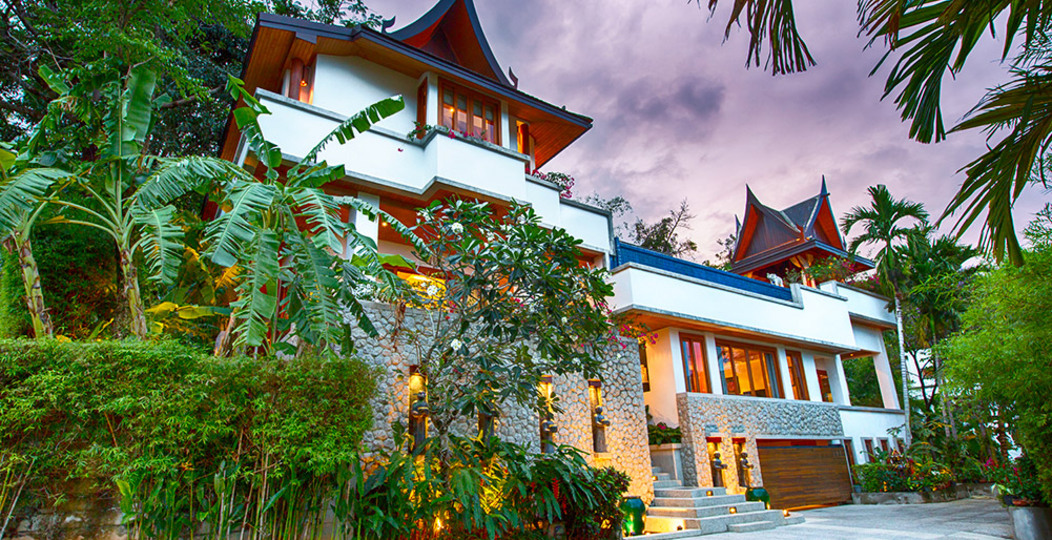 Siz ve Aileniz, bu 4 yatak odalı Lüks Phuket Villa, 1008'de kalarak Rüya gibi bir Tatil geçireceksiniz.