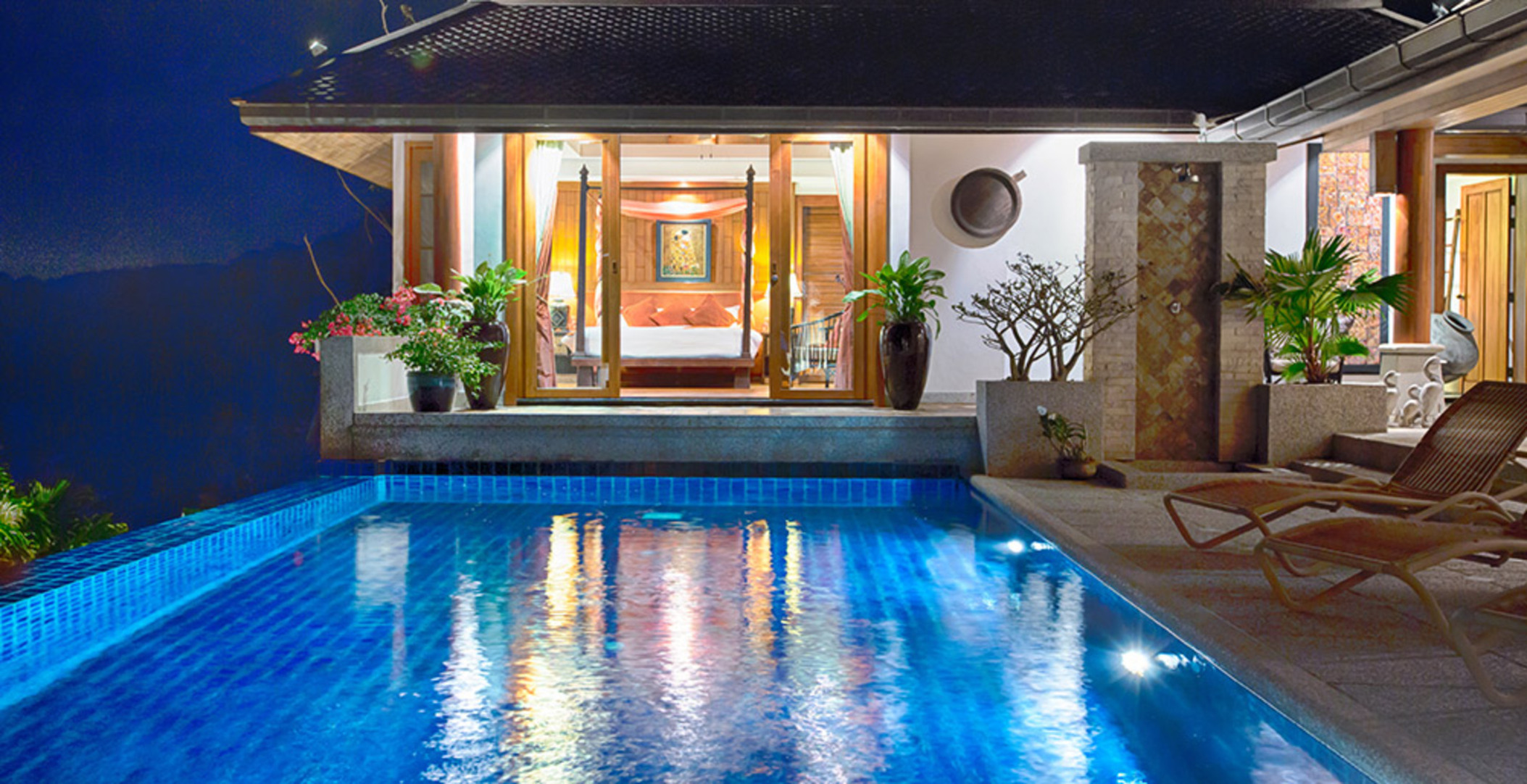 Siz ve Aileniz, bu 4 yatak odalı Lüks Phuket Villa, 1008'de kalarak Rüya gibi bir Tatil geçireceksiniz.