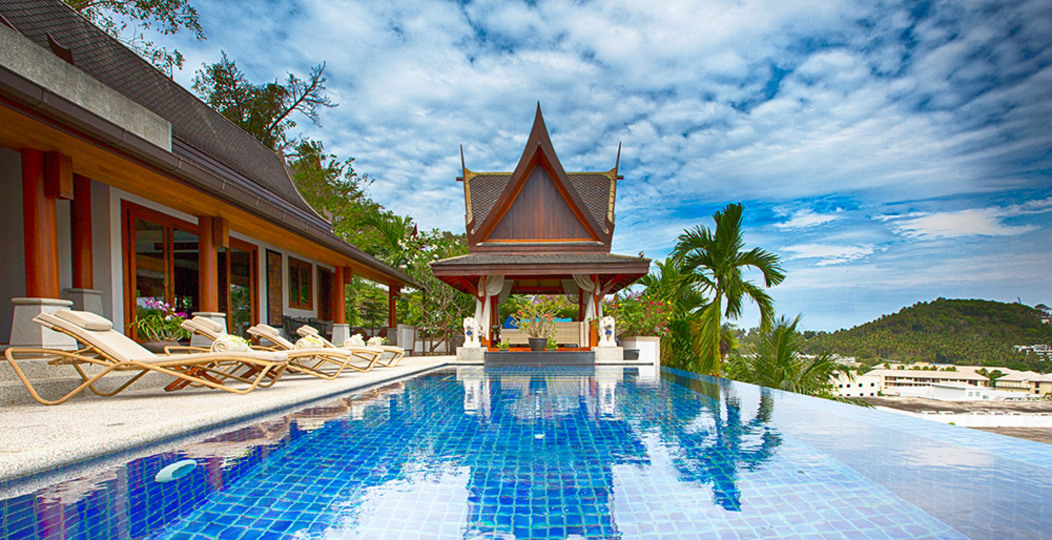 Siz ve Aileniz, bu 4 yatak odalı Lüks Phuket Villa, 1008'de kalarak Rüya gibi bir Tatil geçireceksiniz.