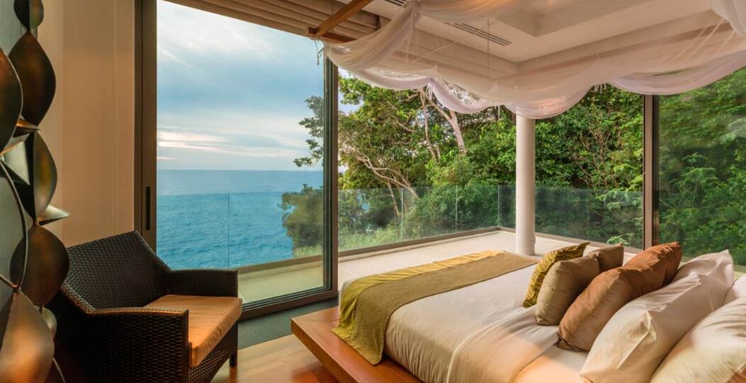 Siz ve Aileniz, bu 9 yatak odalı Lüks Phuket Villa 1013'te kalarak Rüya gibi bir Tatil geçireceksiniz.