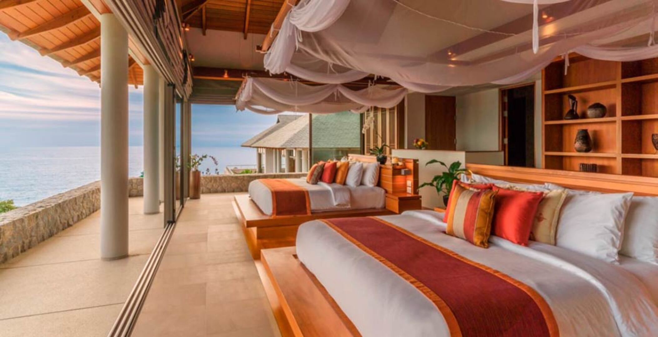 Siz ve Aileniz, bu 9 yatak odalı Lüks Phuket Villa 1013'te kalarak Rüya gibi bir Tatil geçireceksiniz.