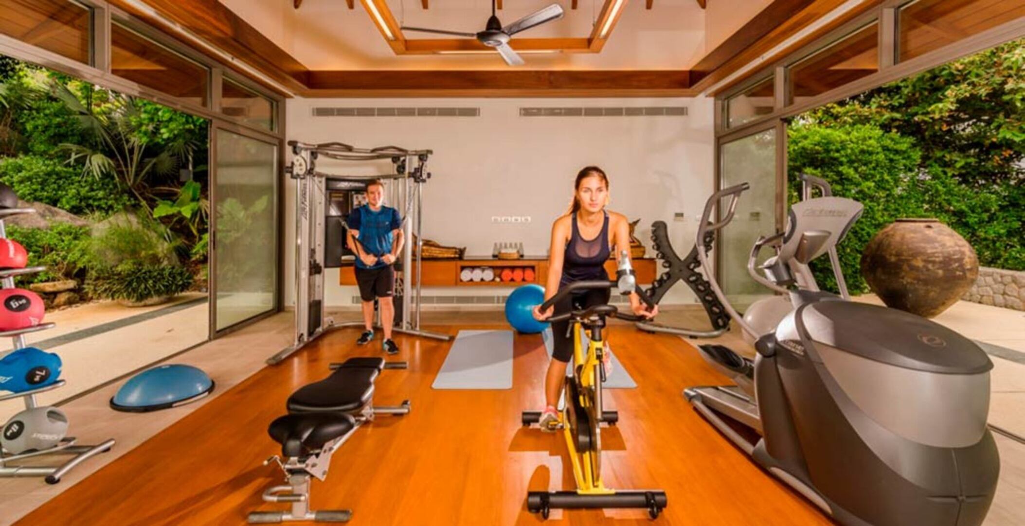 Siz ve Aileniz, bu 9 yatak odalı Lüks Phuket Villa 1013'te kalarak Rüya gibi bir Tatil geçireceksiniz.