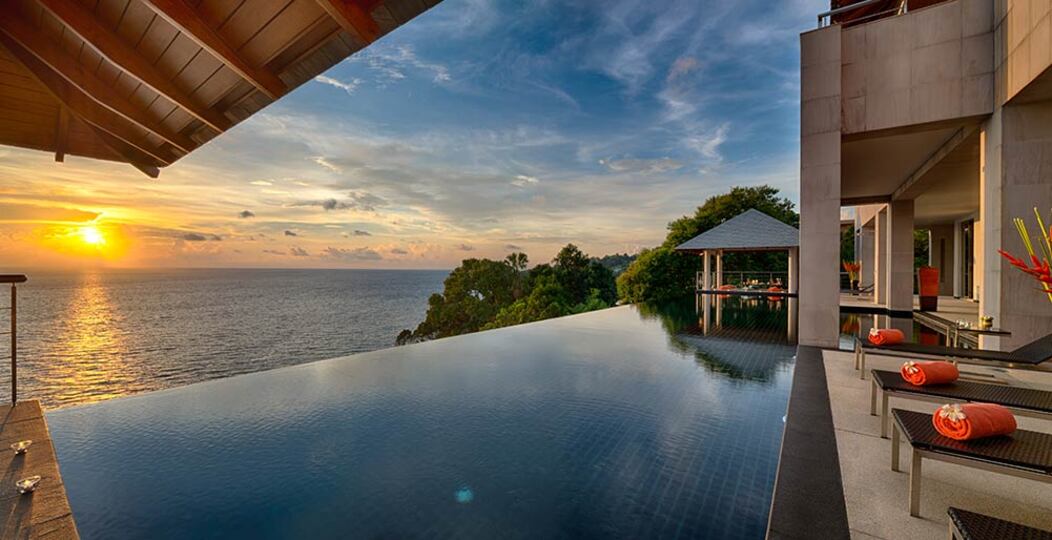 Siz ve Aileniz, bu 9 yatak odalı Lüks Phuket Villa 1013'te kalarak Rüya gibi bir Tatil geçireceksiniz.