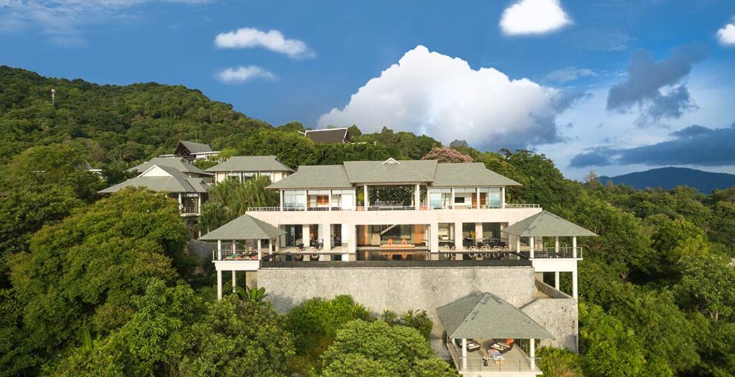 Siz ve Aileniz, bu 9 yatak odalı Lüks Phuket Villa 1013'te kalarak Rüya gibi bir Tatil geçireceksiniz.