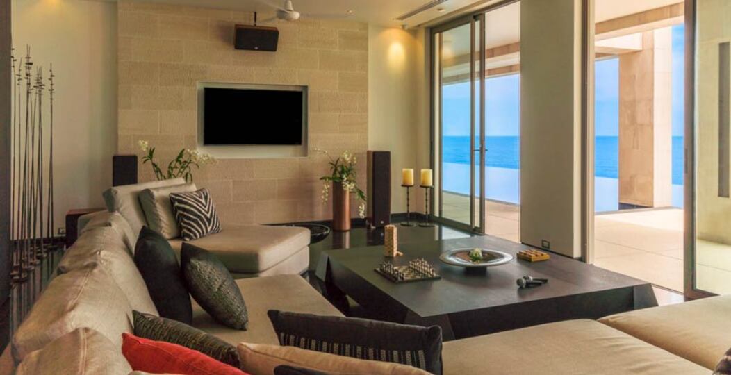 Siz ve Aileniz, bu 9 yatak odalı Lüks Phuket Villa 1013'te kalarak Rüya gibi bir Tatil geçireceksiniz.