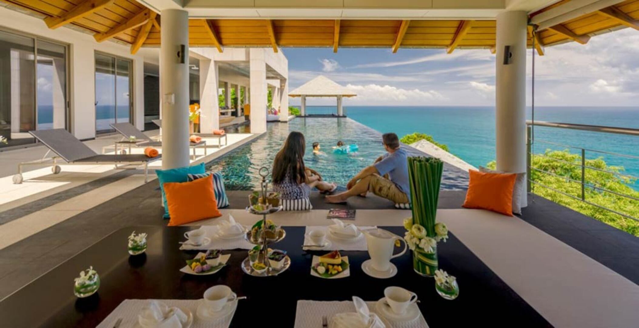Siz ve Aileniz, bu 9 yatak odalı Lüks Phuket Villa 1013'te kalarak Rüya gibi bir Tatil geçireceksiniz.