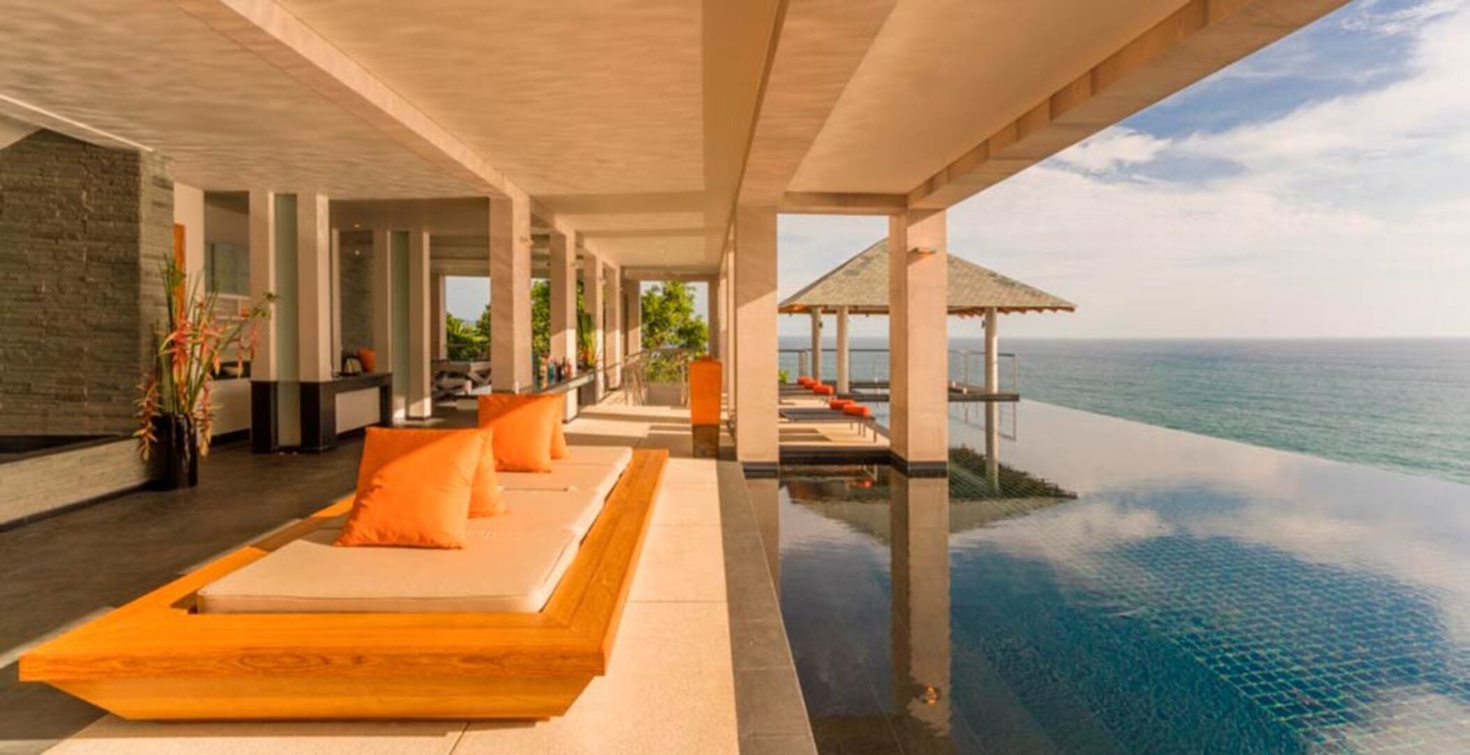 Siz ve Aileniz, bu 9 yatak odalı Lüks Phuket Villa 1013'te kalarak Rüya gibi bir Tatil geçireceksiniz.