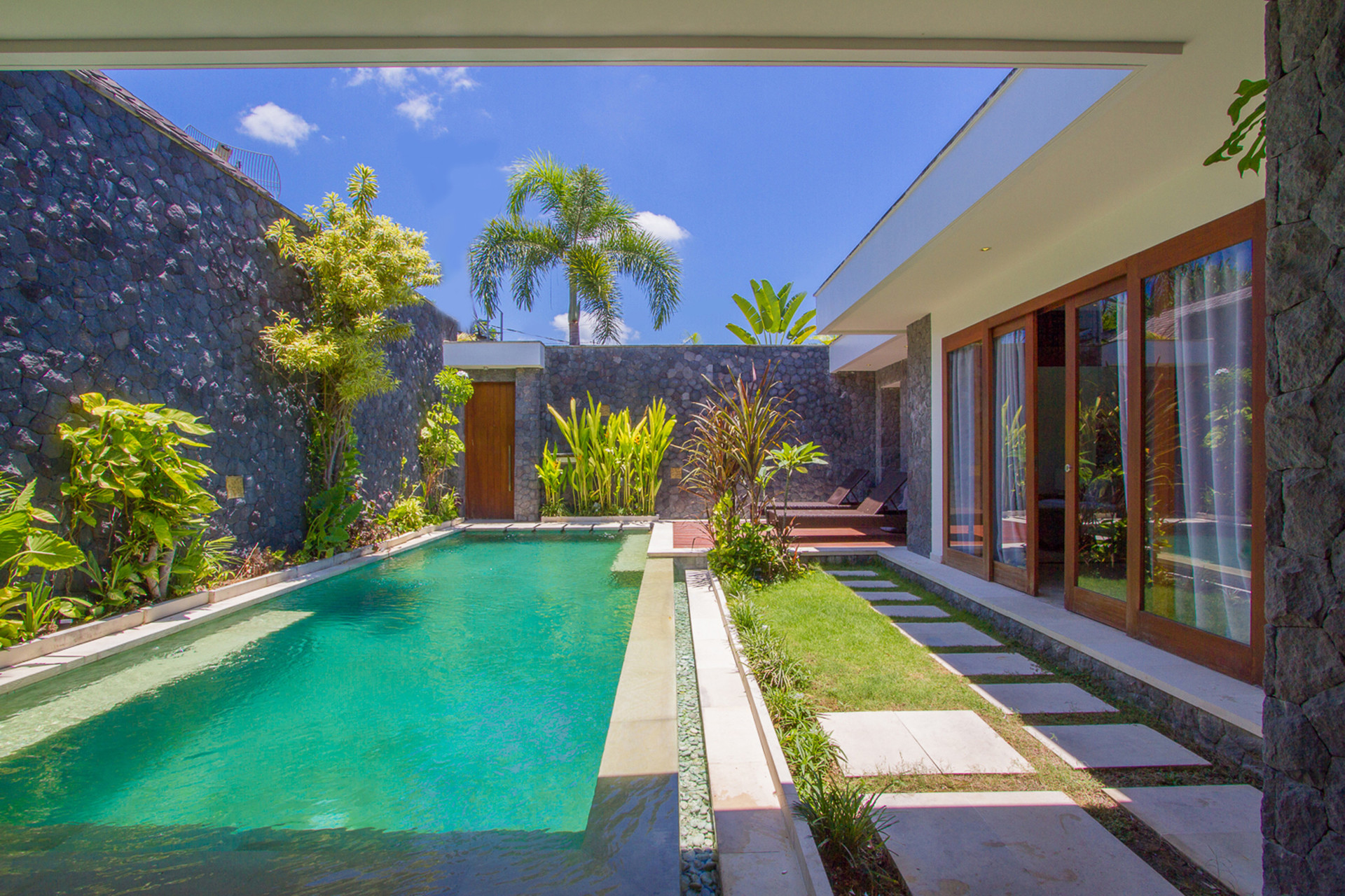 Seminyak'ın Başlıca Gezilecek Yerlerine Yakın 2 Yatak Odalı Lüks Bir Tatil Villası Kiraladığınızı Düşünün, Bali Villa 1147