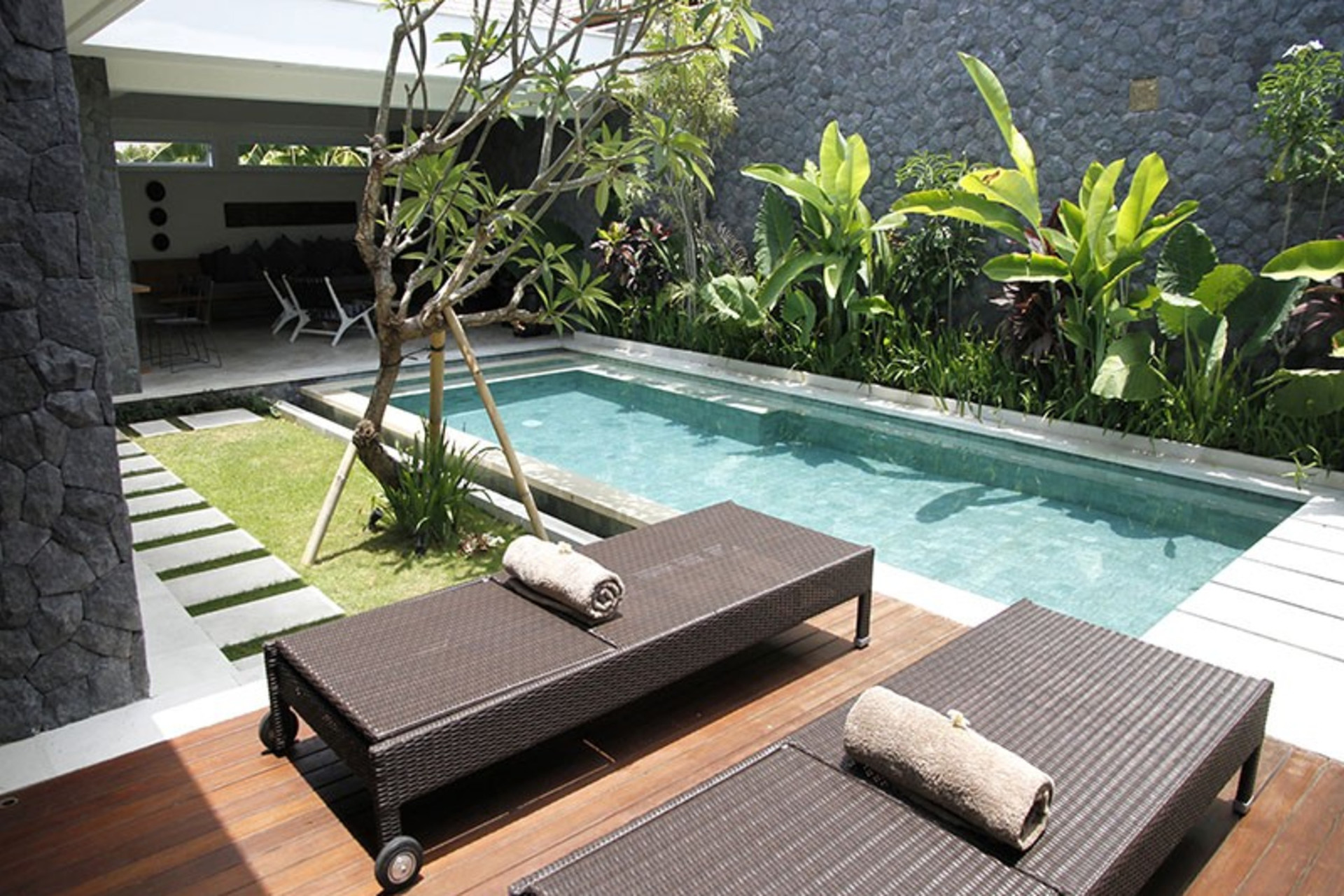 Seminyak'ın Başlıca Gezilecek Yerlerine Yakın 2 Yatak Odalı Lüks Bir Tatil Villası Kiraladığınızı Düşünün, Bali Villa 1147