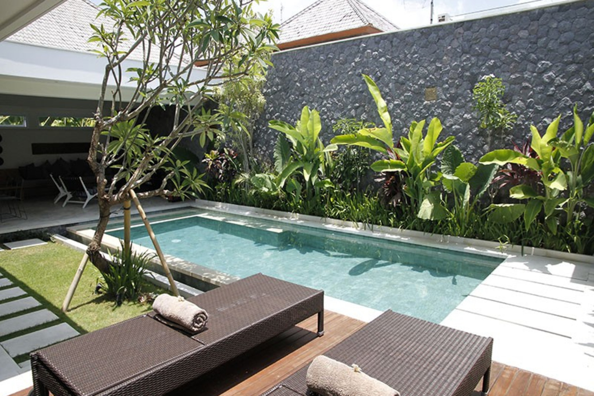Seminyak'ın Başlıca Gezilecek Yerlerine Yakın 2 Yatak Odalı Lüks Bir Tatil Villası Kiraladığınızı Düşünün, Bali Villa 1147