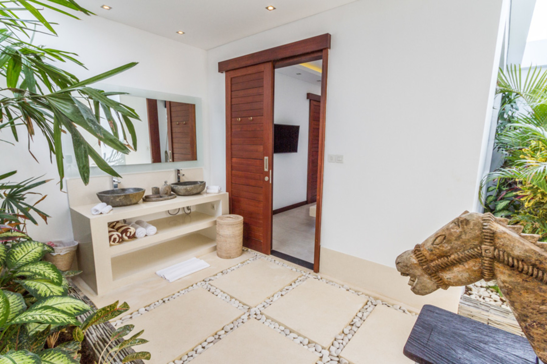Seminyak'ta Özel Havuzlu ve Tam Personelli Özel Tatil Villanızı Kiralamak İçin Eksiksiz Kılavuz, Bali Villa 1156
