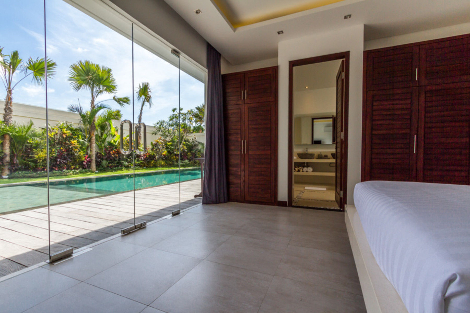 Seminyak'ta Özel Havuzlu ve Tam Personelli Özel Tatil Villanızı Kiralamak İçin Eksiksiz Kılavuz, Bali Villa 1156