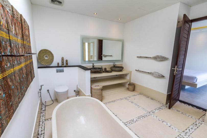 Ailenizin Seminyak'ın Başlıca Gezilecek Yerlerine Yakın 3 Yatak Odalı Lüks Bir Tatil Villası Kiraladığını Düşünün, Bali Villa 1157