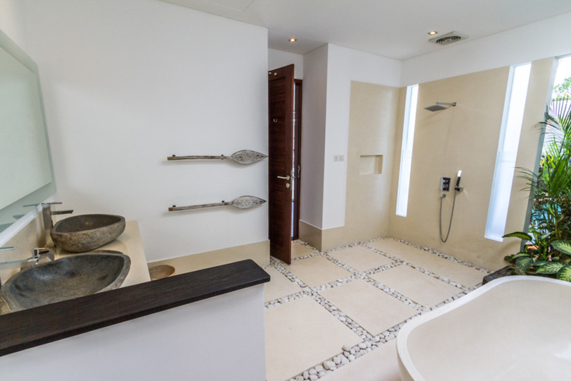 Ailenizin Seminyak'ın Başlıca Gezilecek Yerlerine Yakın 3 Yatak Odalı Lüks Bir Tatil Villası Kiraladığını Düşünün, Bali Villa 1157