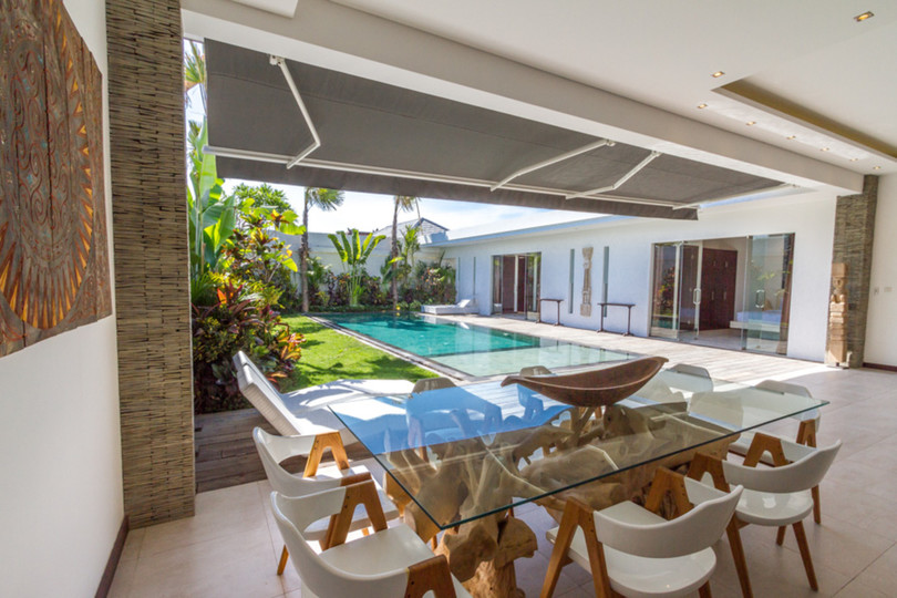 Ailenizin Seminyak'ın Başlıca Gezilecek Yerlerine Yakın 3 Yatak Odalı Lüks Bir Tatil Villası Kiraladığını Düşünün, Bali Villa 1157