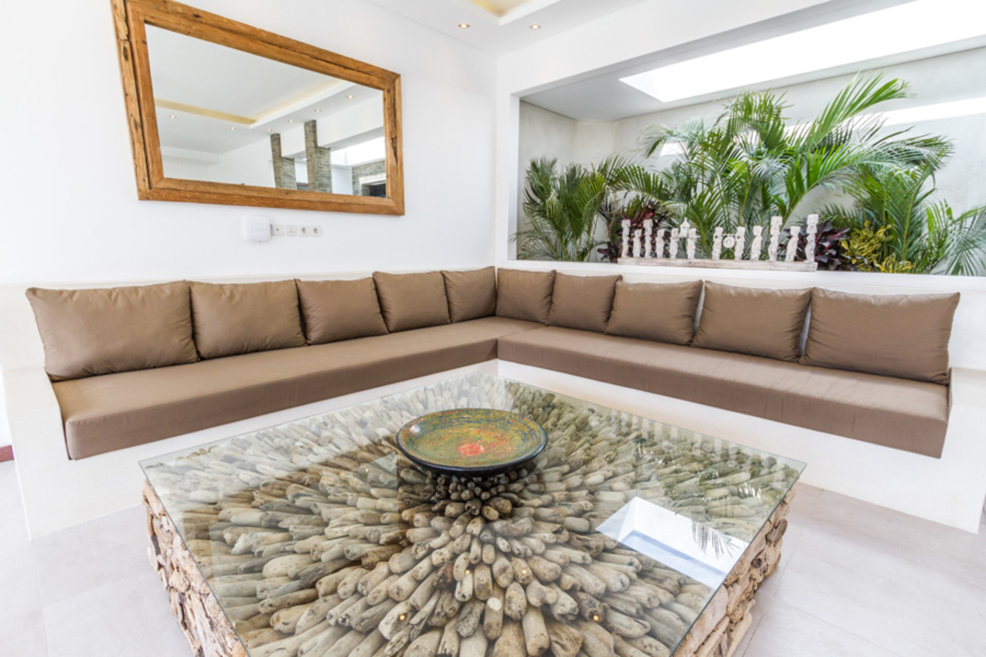 Ailenizin Seminyak'ın Başlıca Gezilecek Yerlerine Yakın 3 Yatak Odalı Lüks Bir Tatil Villası Kiraladığını Düşünün, Bali Villa 1157