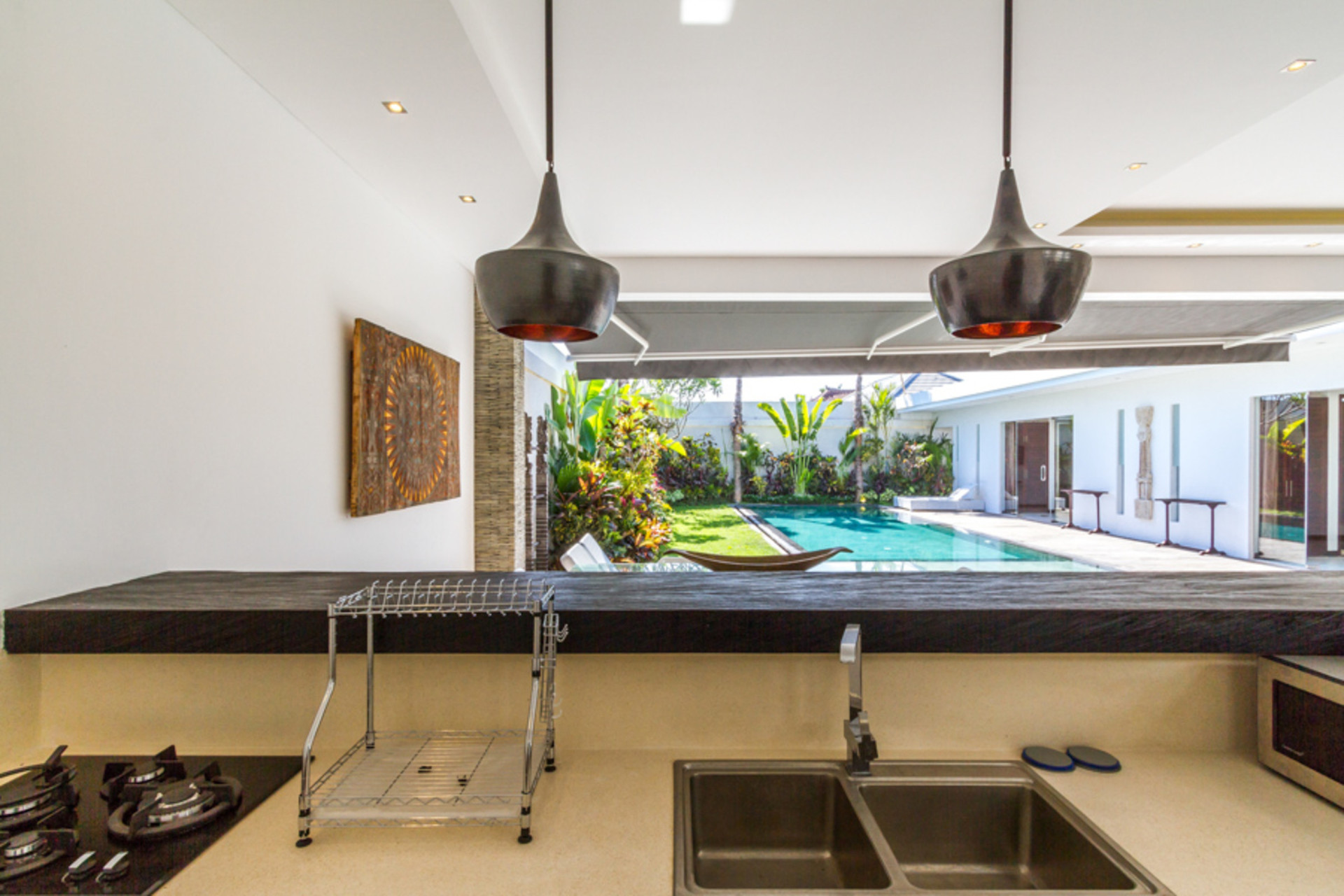 Ailenizin Seminyak'ın Başlıca Gezilecek Yerlerine Yakın 3 Yatak Odalı Lüks Bir Tatil Villası Kiraladığını Düşünün, Bali Villa 1157
