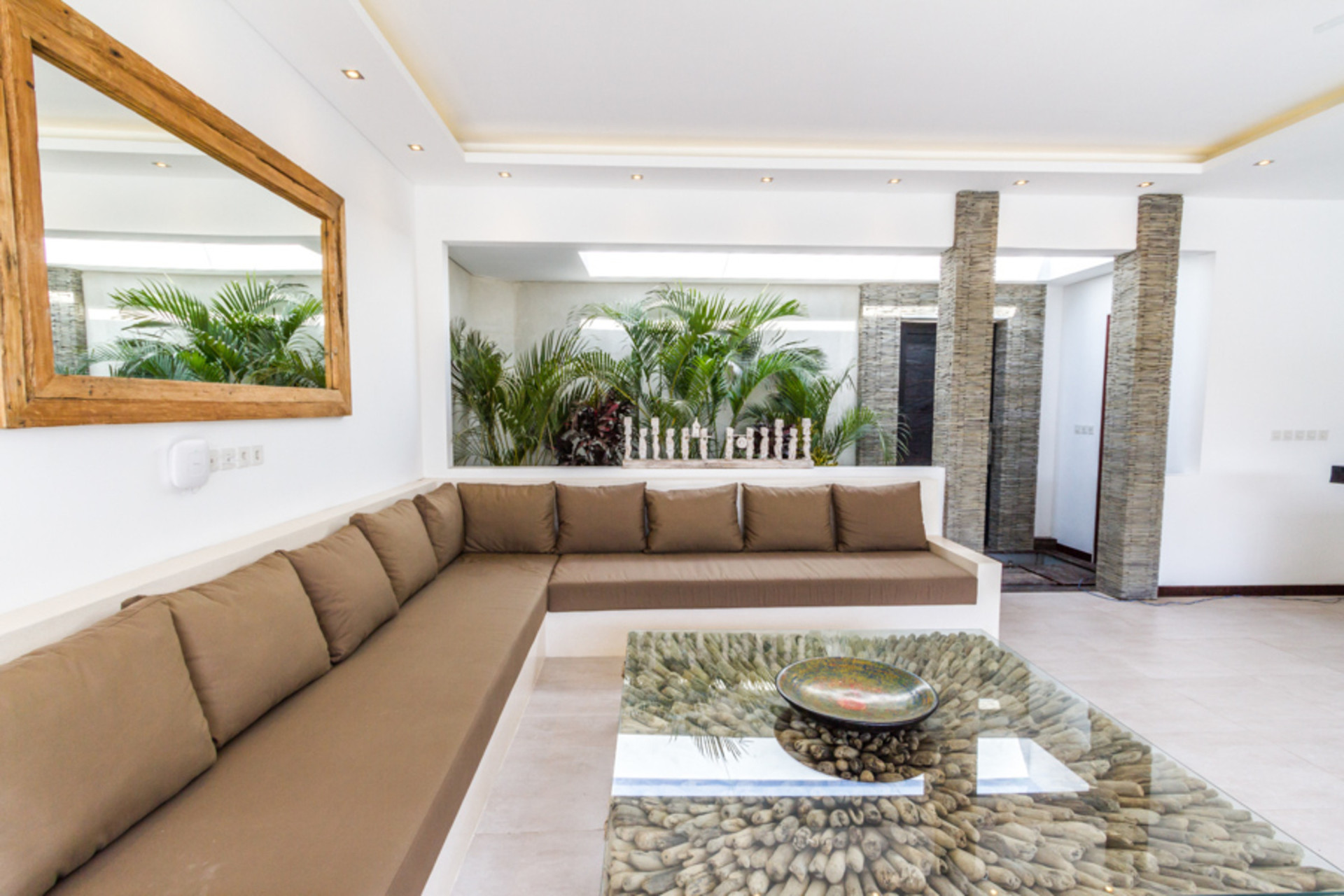Ailenizin Seminyak'ın Başlıca Gezilecek Yerlerine Yakın 3 Yatak Odalı Lüks Bir Tatil Villası Kiraladığını Düşünün, Bali Villa 1157