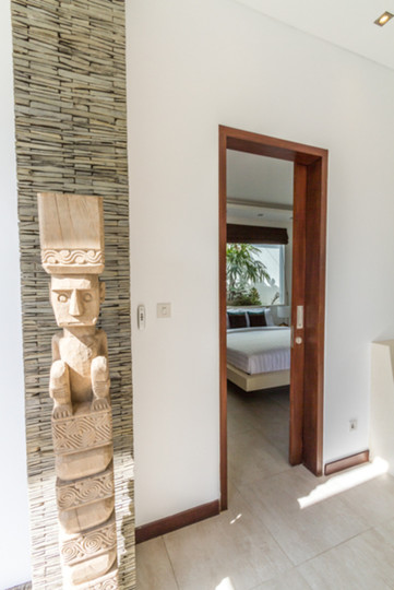 Ailenizin Seminyak'ın Başlıca Gezilecek Yerlerine Yakın 3 Yatak Odalı Lüks Bir Tatil Villası Kiraladığını Düşünün, Bali Villa 1157