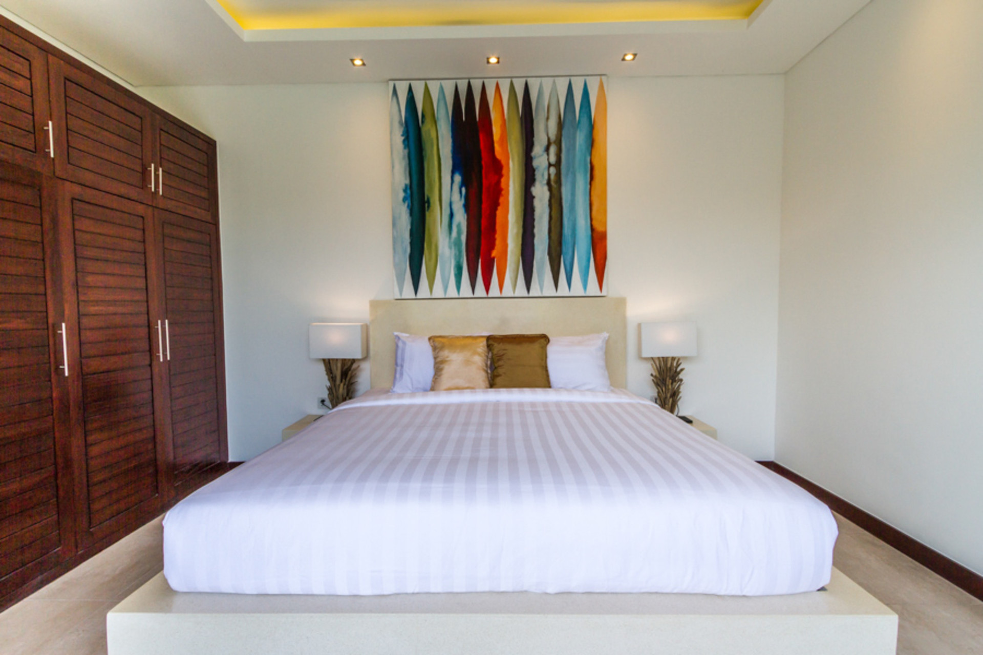 Ailenizin Seminyak'ın Başlıca Gezilecek Yerlerine Yakın 3 Yatak Odalı Lüks Bir Tatil Villası Kiraladığını Düşünün, Bali Villa 1157