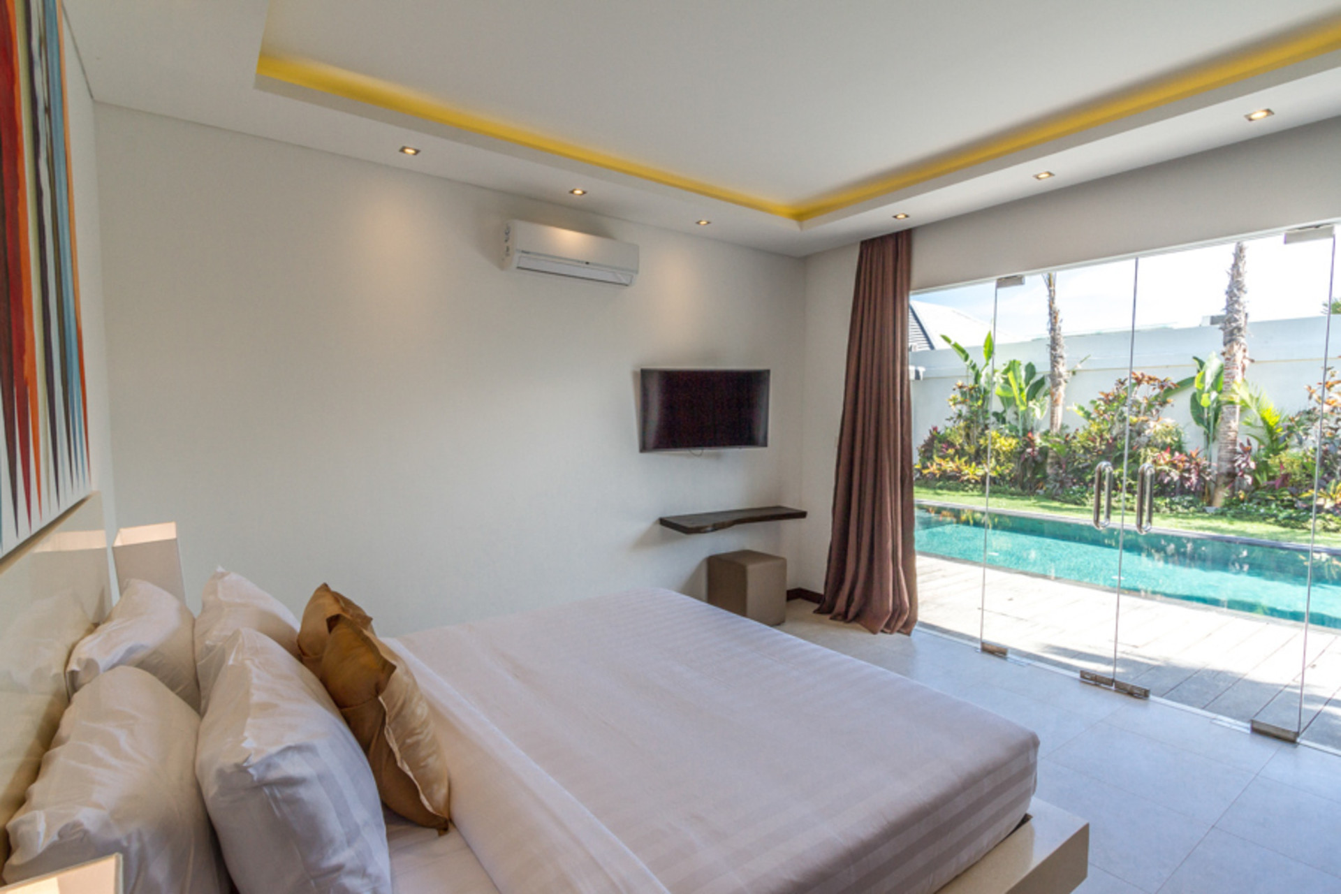 Ailenizin Seminyak'ın Başlıca Gezilecek Yerlerine Yakın 3 Yatak Odalı Lüks Bir Tatil Villası Kiraladığını Düşünün, Bali Villa 1157
