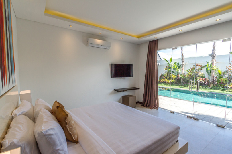 Ailenizin Seminyak'ın Başlıca Gezilecek Yerlerine Yakın 3 Yatak Odalı Lüks Bir Tatil Villası Kiraladığını Düşünün, Bali Villa 1157
