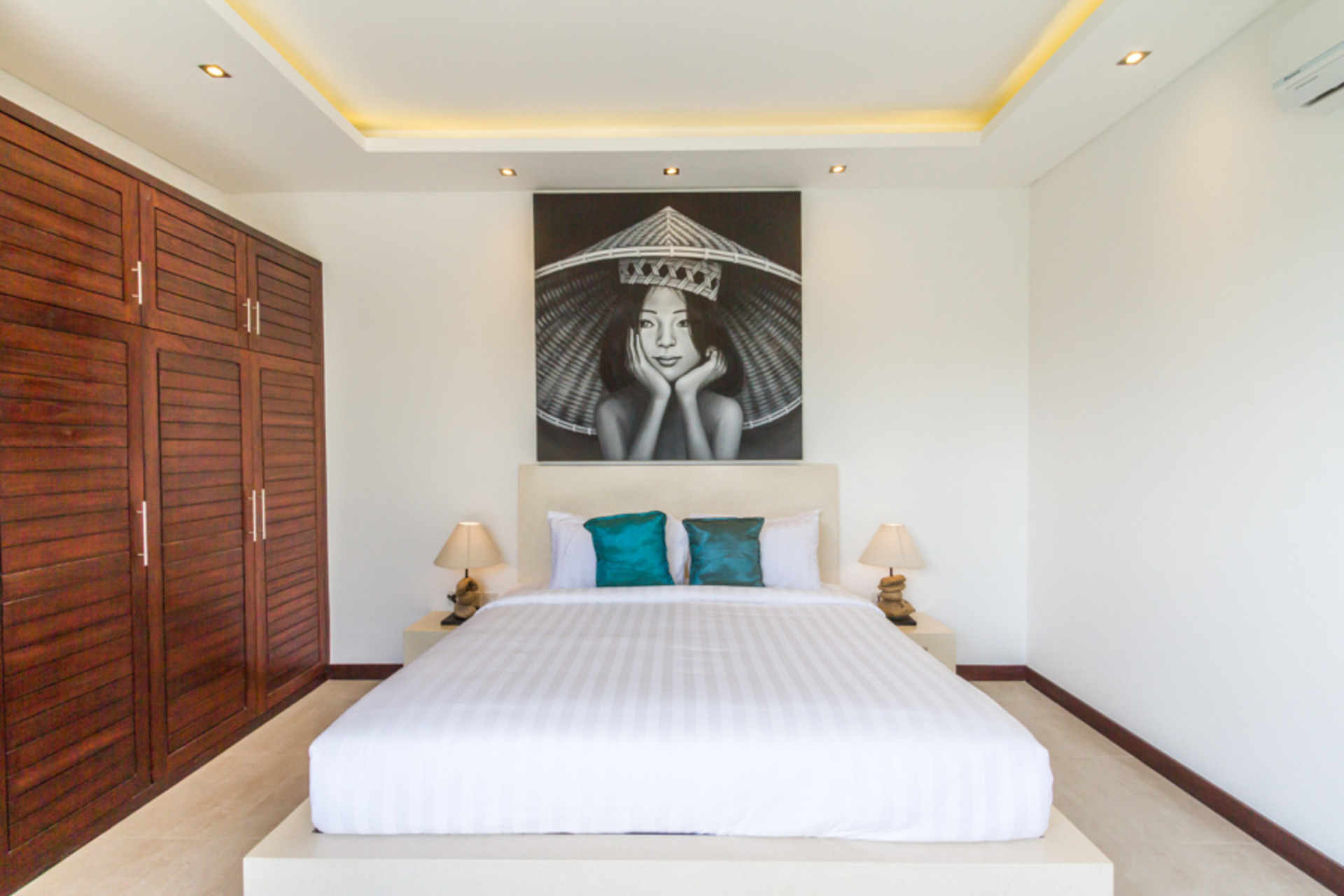 Ailenizin Seminyak'ın Başlıca Gezilecek Yerlerine Yakın 3 Yatak Odalı Lüks Bir Tatil Villası Kiraladığını Düşünün, Bali Villa 1157