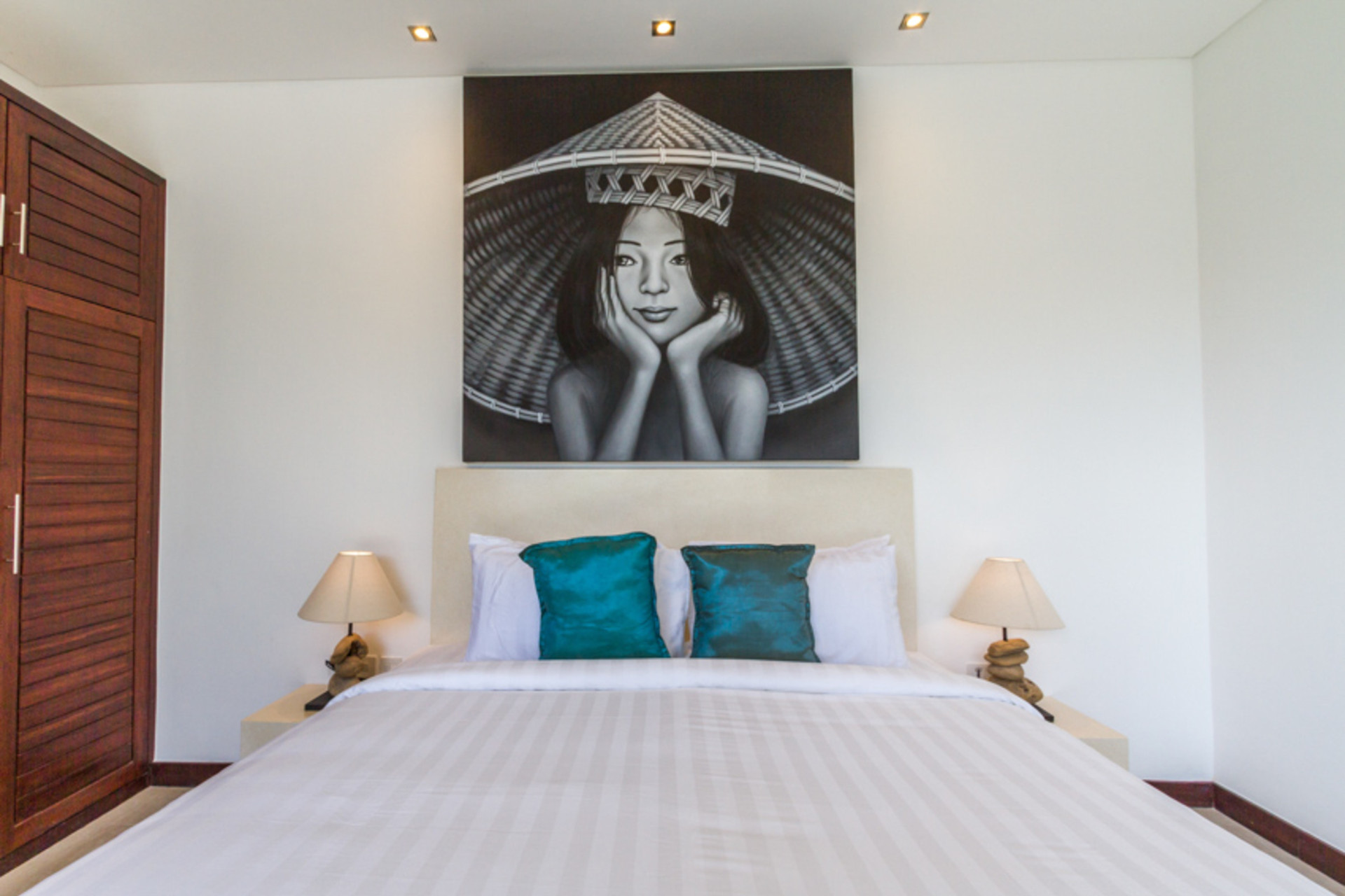 Ailenizin Seminyak'ın Başlıca Gezilecek Yerlerine Yakın 3 Yatak Odalı Lüks Bir Tatil Villası Kiraladığını Düşünün, Bali Villa 1157